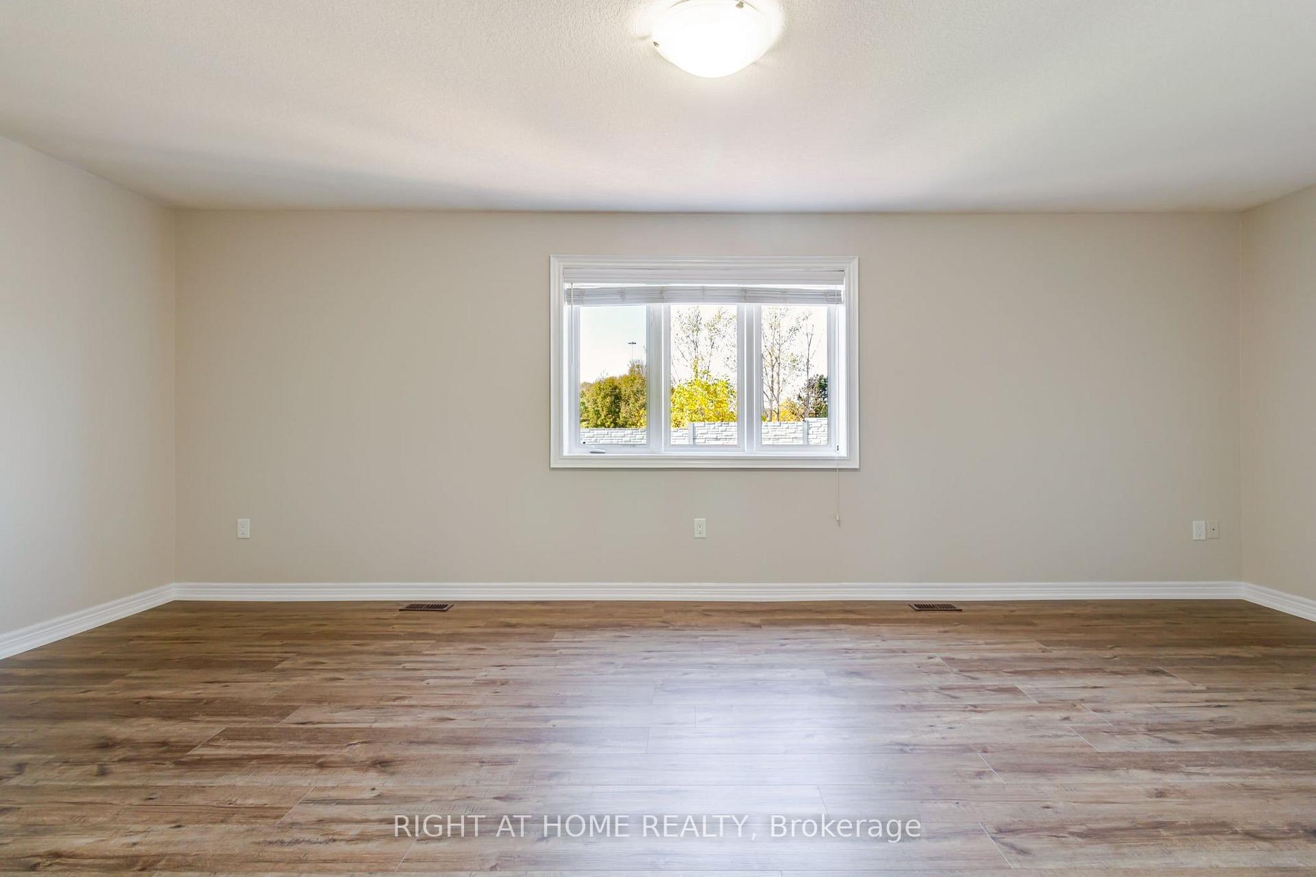 Photo 21 of 55 Sexton Crescent, Hamilton, Ancaster — HOMEH