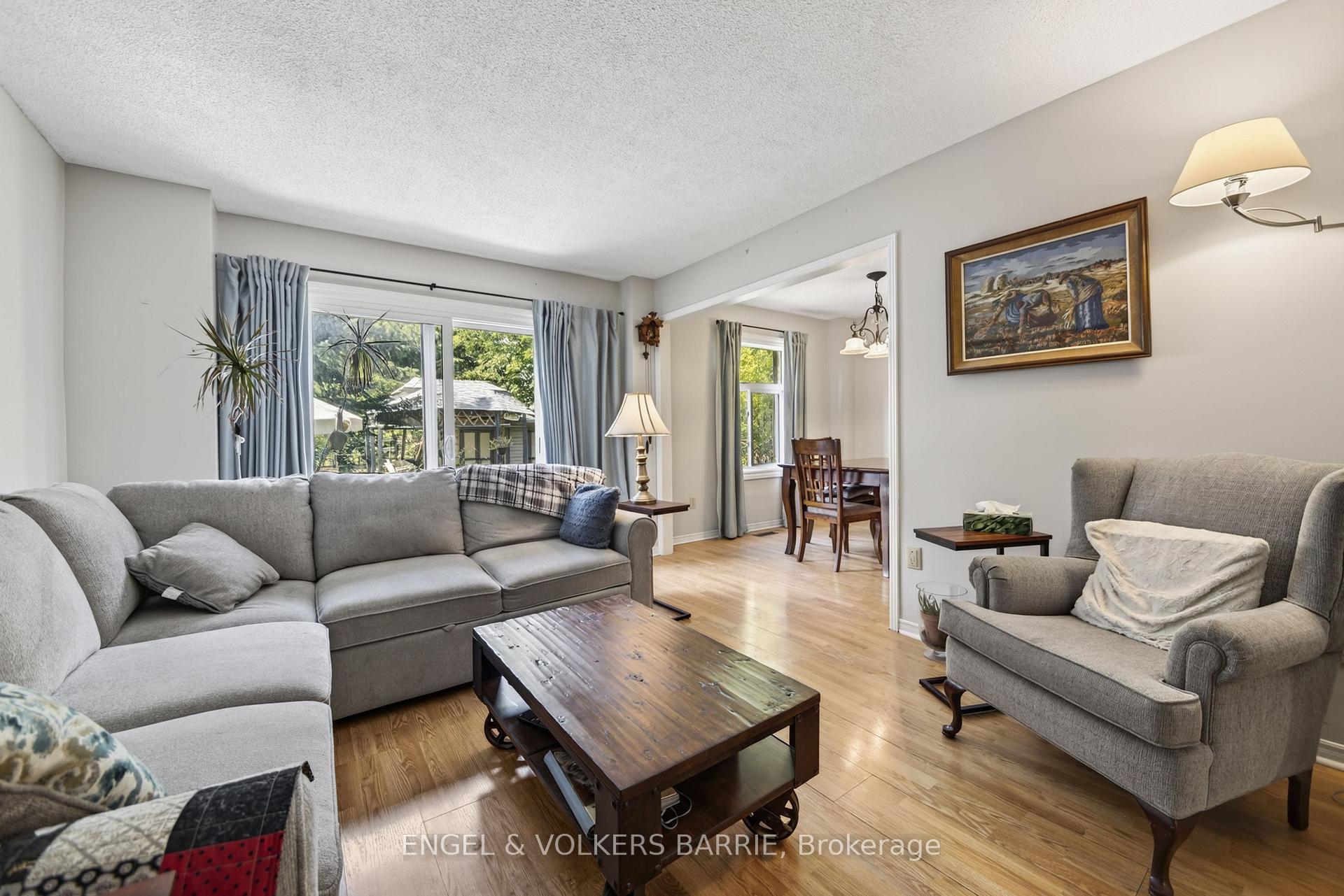 Photo 5 of 78 Wallace Drive, Barrie, Northwest — HOMEH