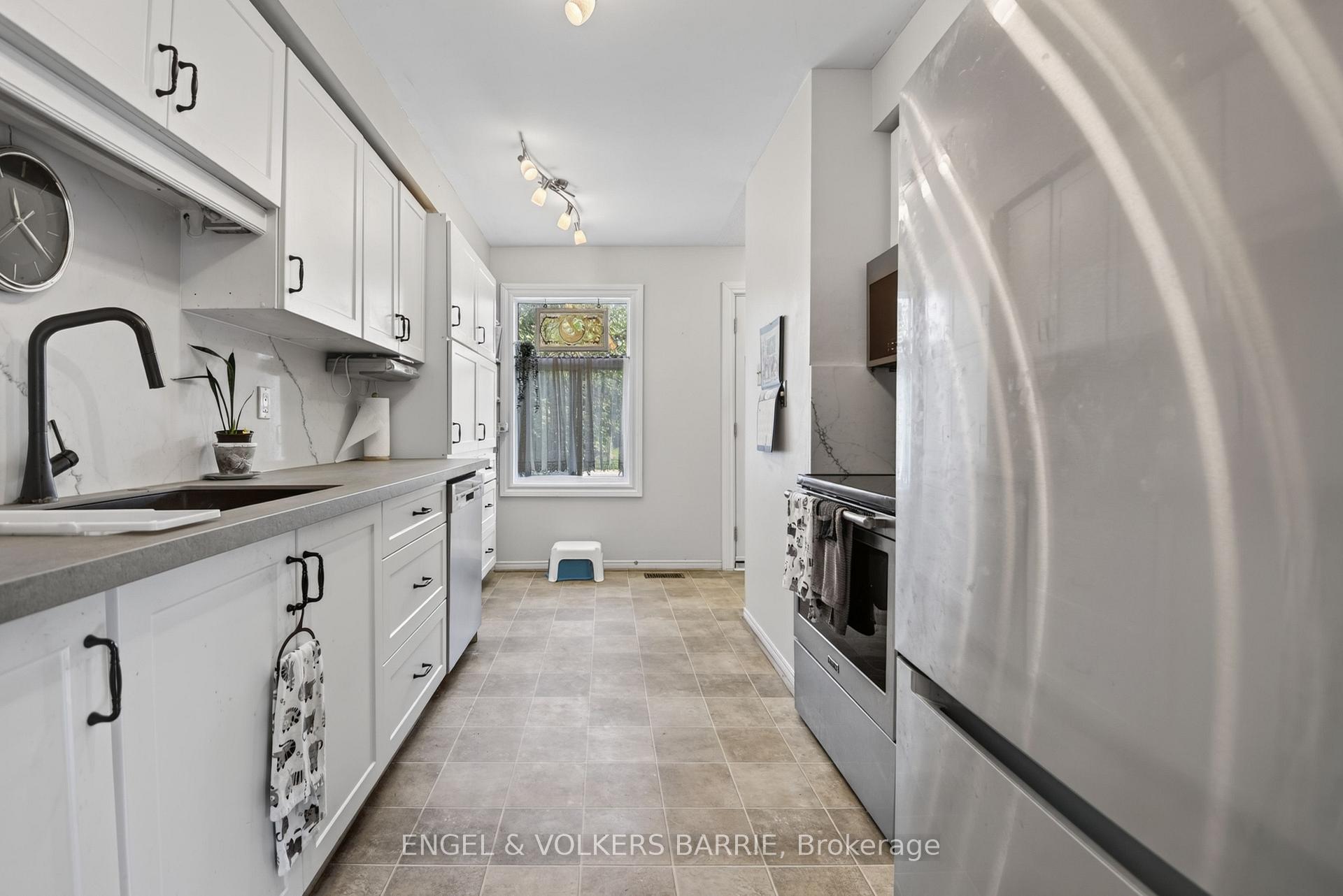 Photo 8 of 78 Wallace Drive, Barrie, Northwest — HOMEH