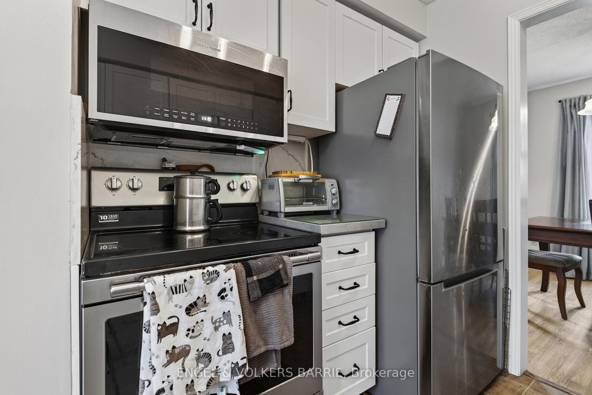 Photo 10 of 78 Wallace Drive, Barrie, Northwest — HOMEH