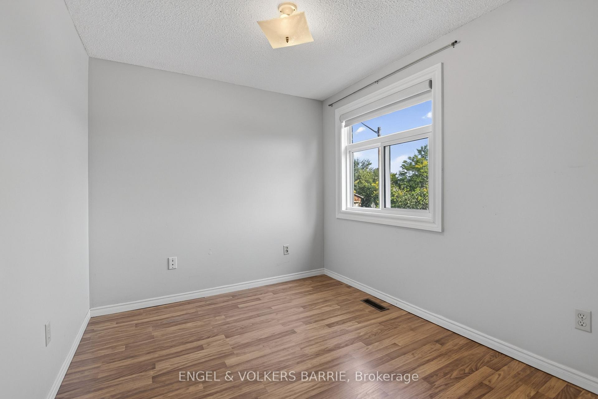 Photo 12 of 78 Wallace Drive, Barrie, Northwest — HOMEH