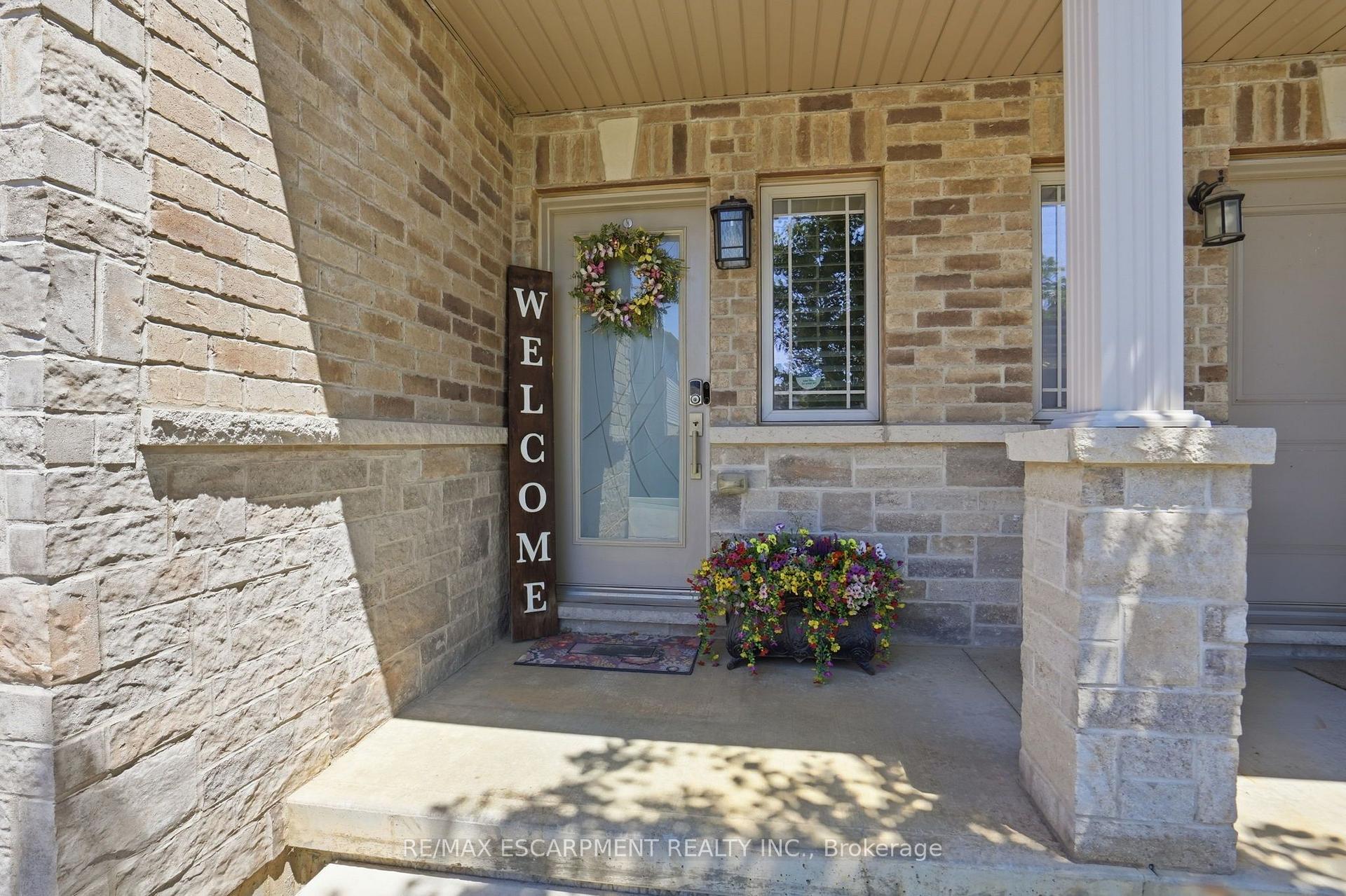 Photo 3 of 27 Crossings Way, Hamilton, Stoney Creek — HOMEH