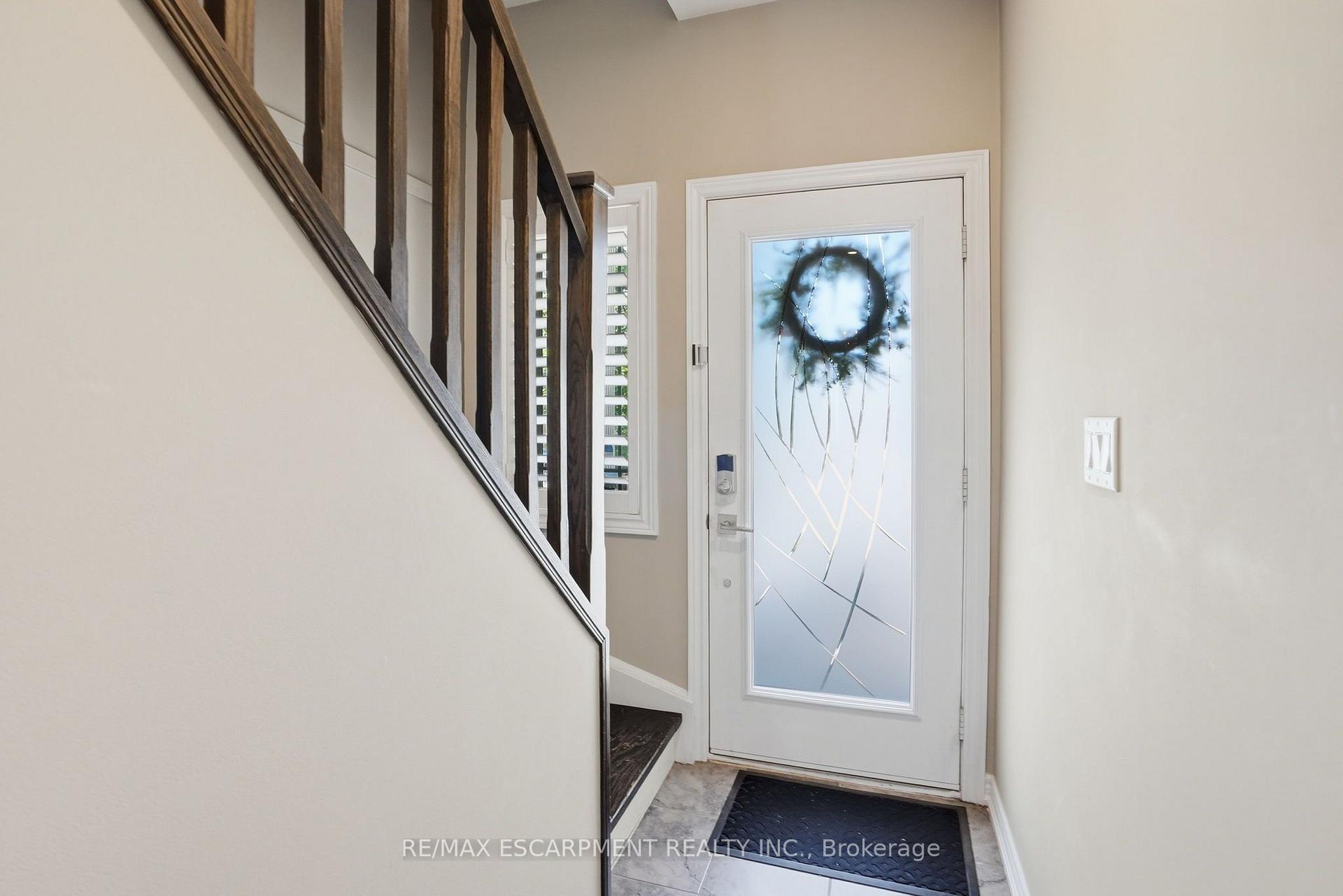 Photo 4 of 27 Crossings Way, Hamilton, Stoney Creek — HOMEH