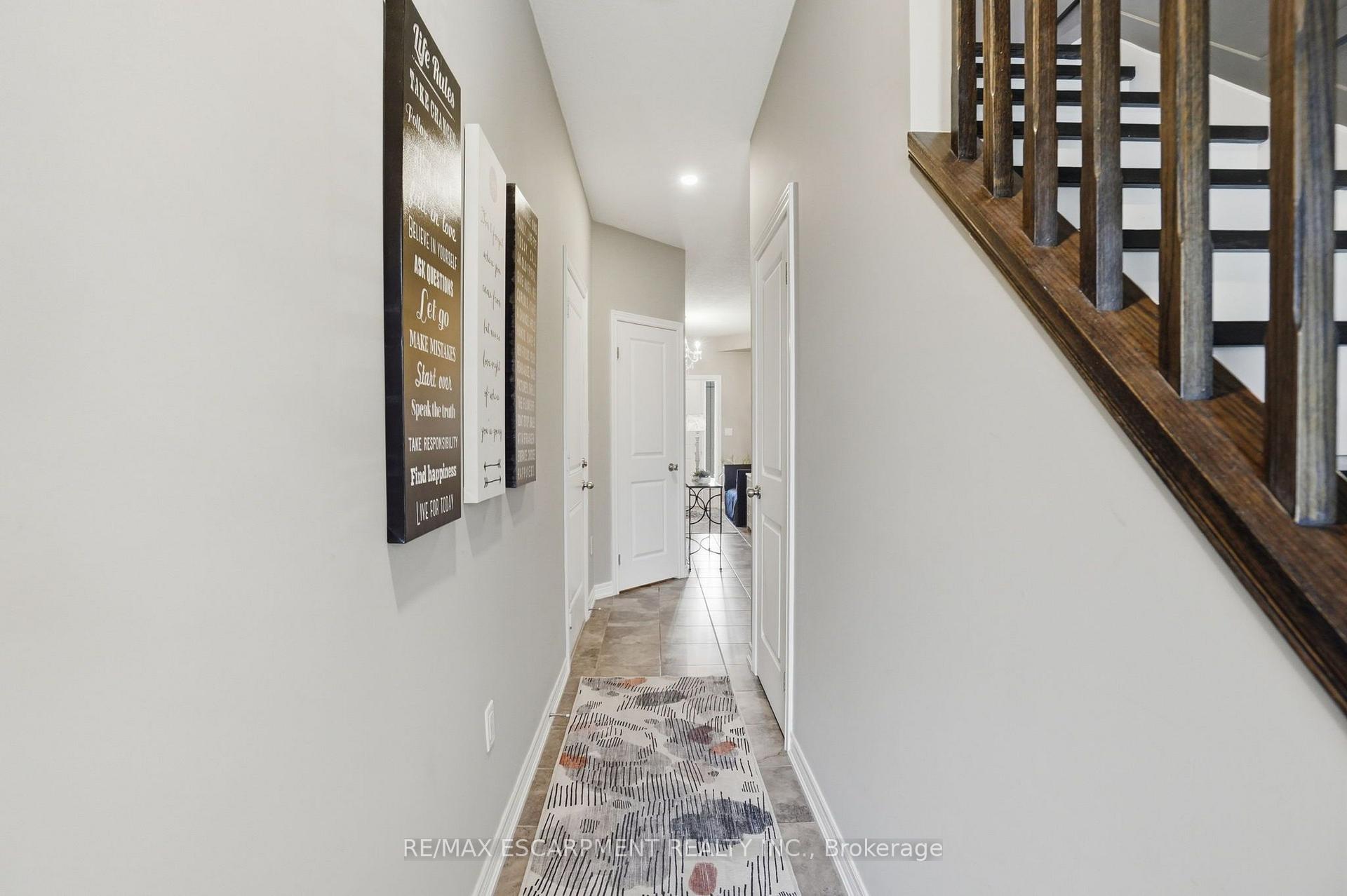 Photo 5 of 27 Crossings Way, Hamilton, Stoney Creek — HOMEH
