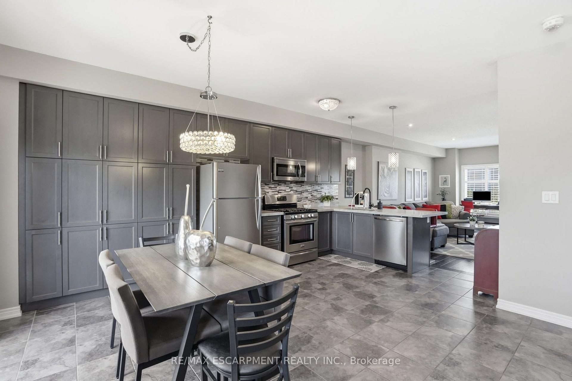 Photo 9 of 27 Crossings Way, Hamilton, Stoney Creek — HOMEH