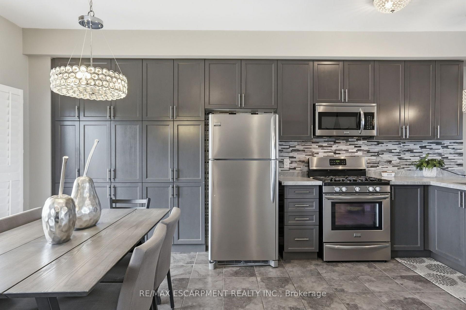 Photo 10 of 27 Crossings Way, Hamilton, Stoney Creek — HOMEH