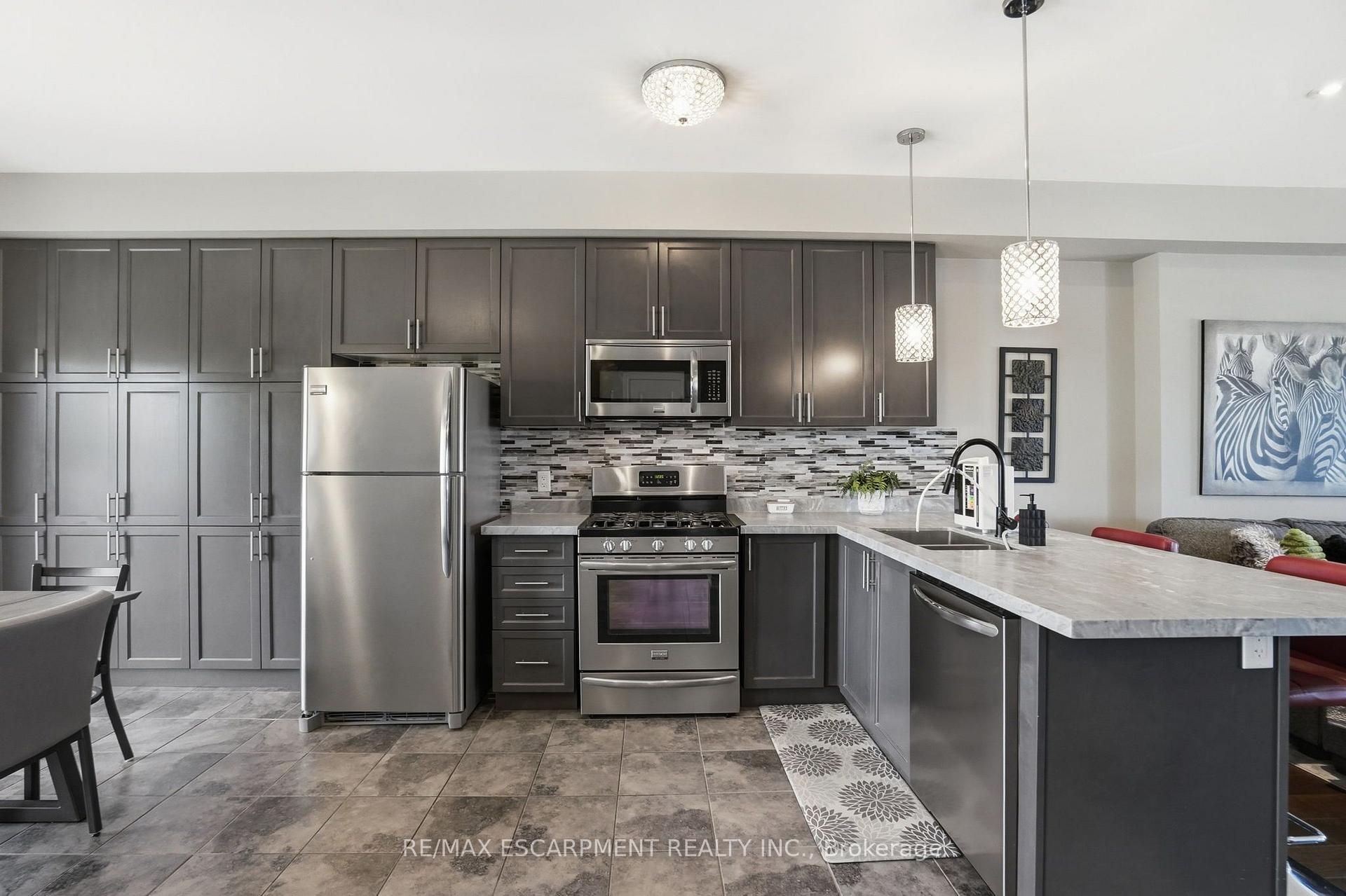 Photo 11 of 27 Crossings Way, Hamilton, Stoney Creek — HOMEH