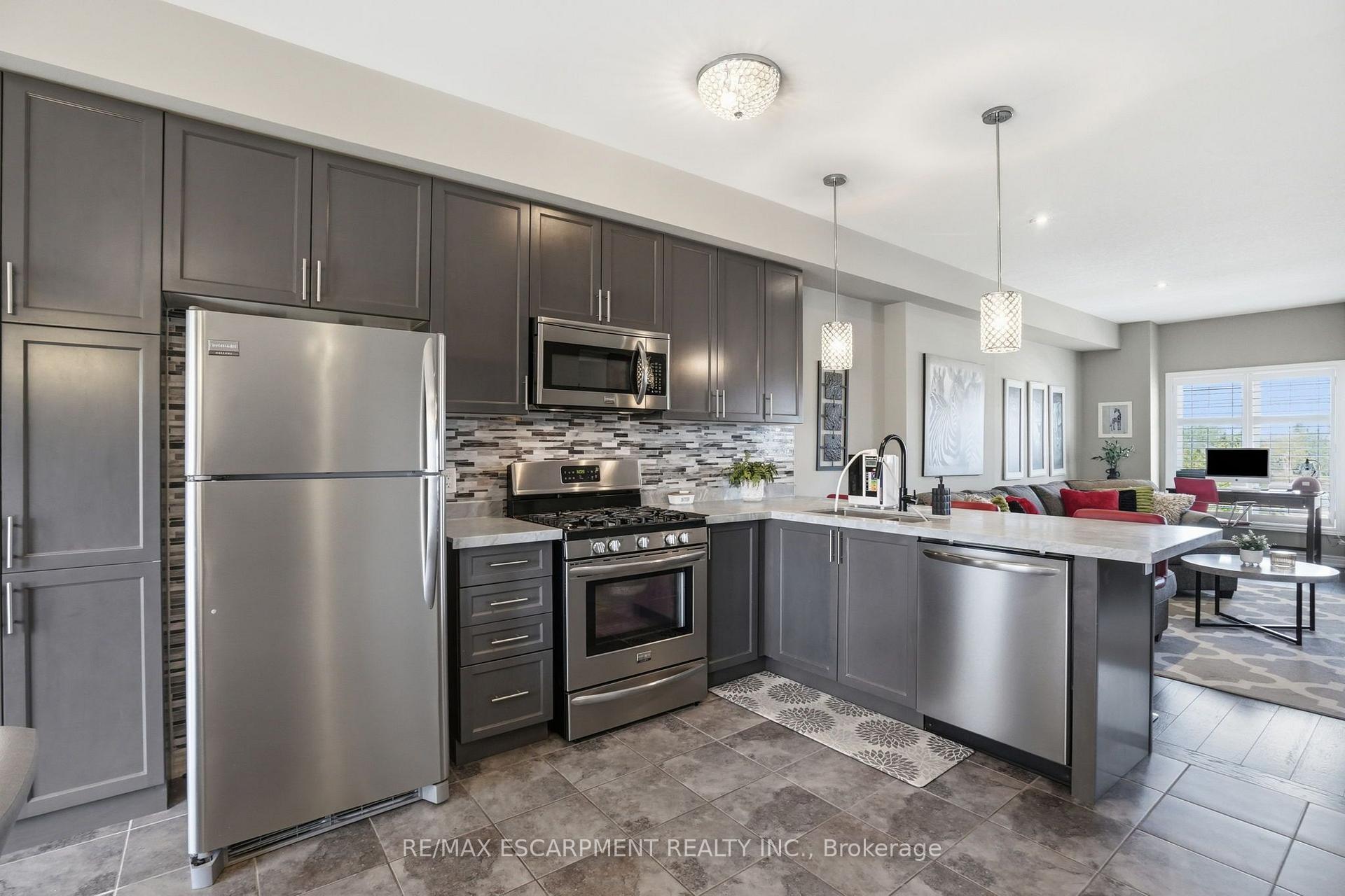 Photo 12 of 27 Crossings Way, Hamilton, Stoney Creek — HOMEH