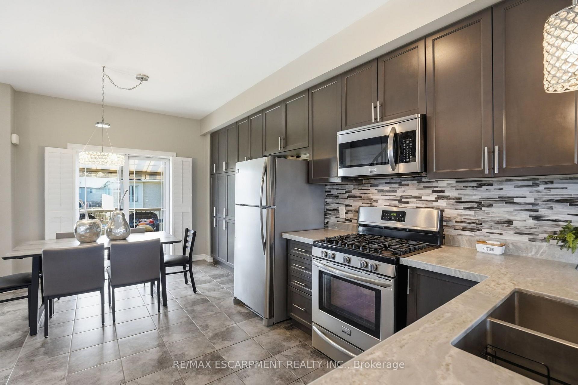 Photo 13 of 27 Crossings Way, Hamilton, Stoney Creek — HOMEH