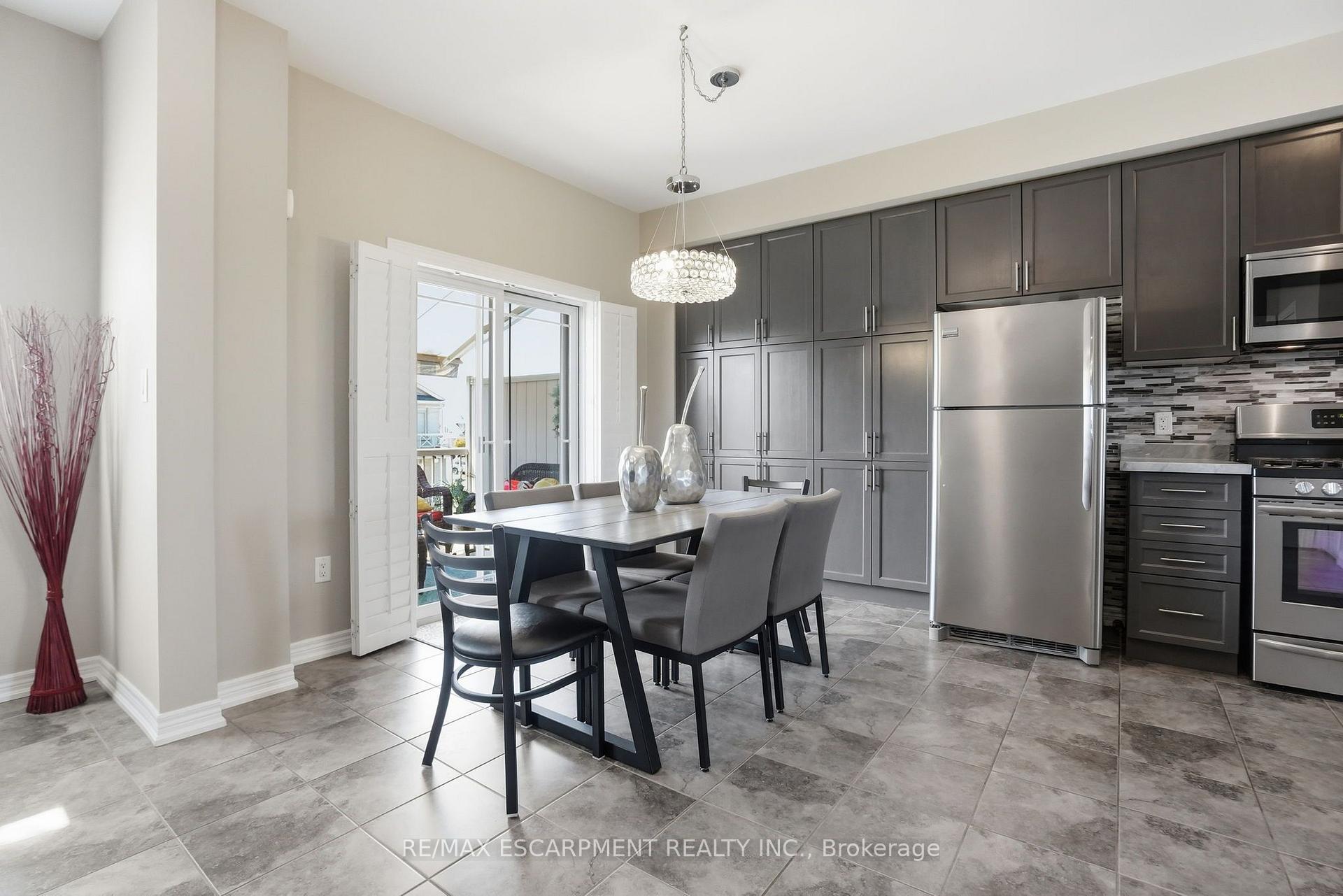 Photo 14 of 27 Crossings Way, Hamilton, Stoney Creek — HOMEH