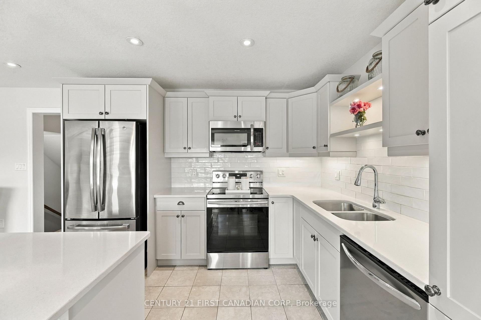 Photo 11 of 56 Cortland Terrace, St. Thomas — HOMEH