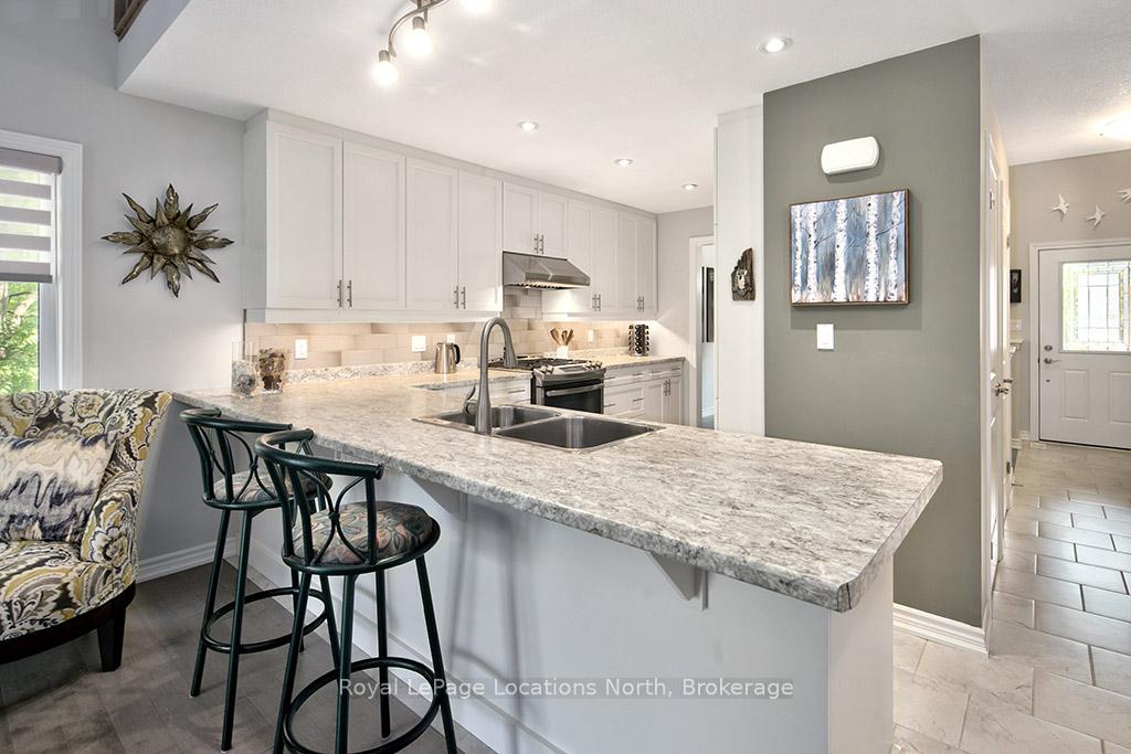 Photo 10 of 216 Macintosh Lane, Meaford — HOMEH