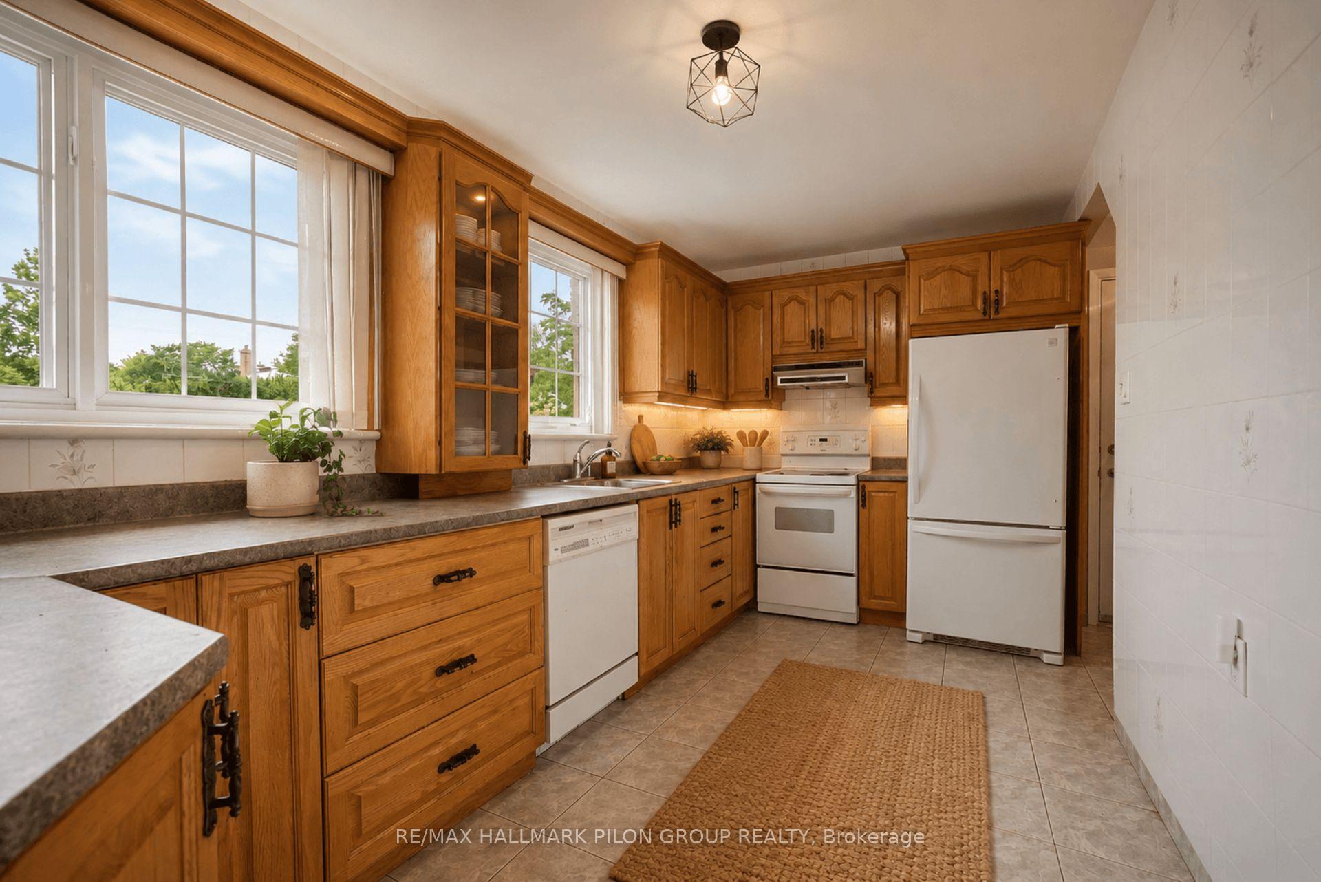 Photo 7 of 675 Borthwick Avenue, Ottawa, Castle Heights/Rideau High — HOMEH