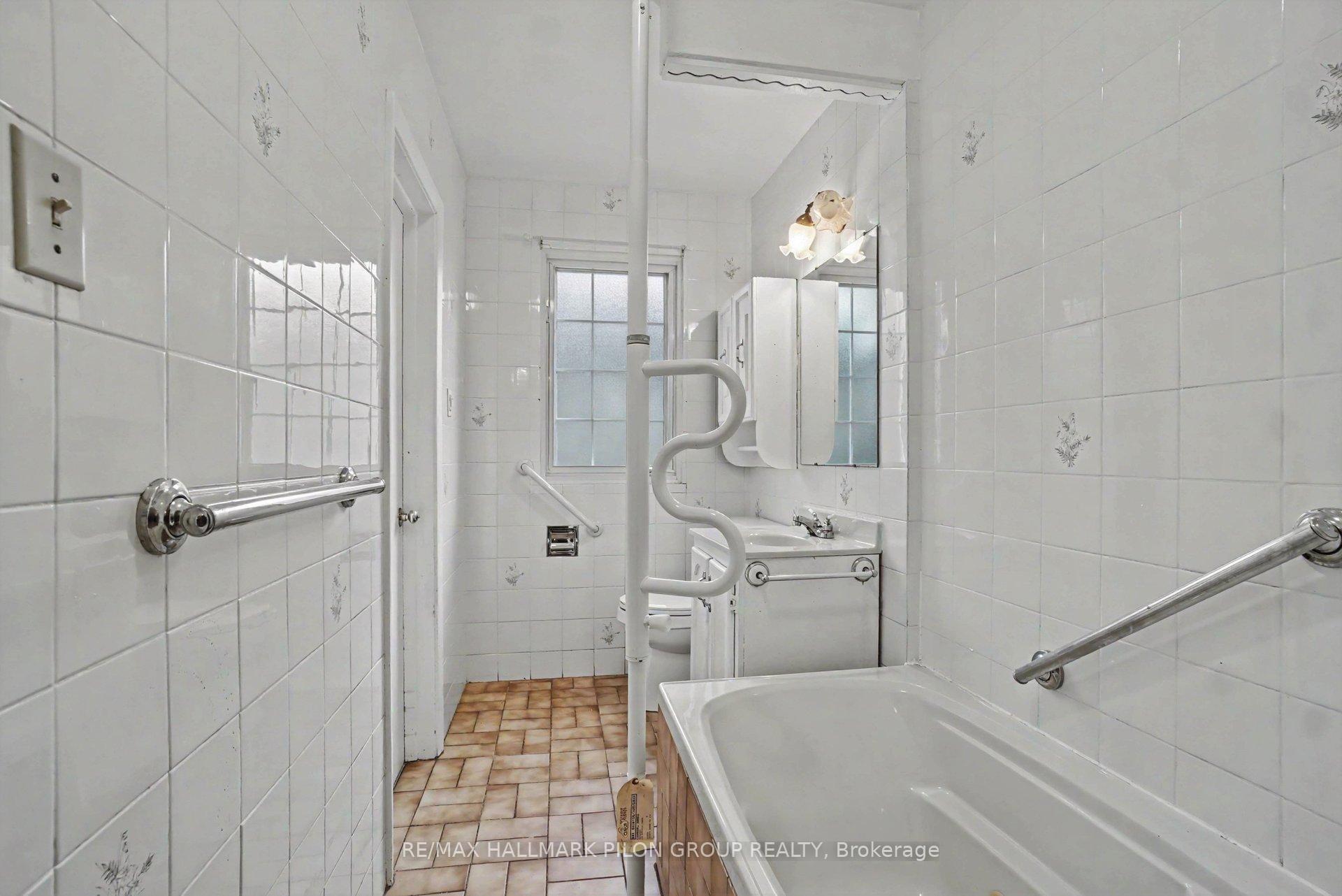 Photo 11 of 675 Borthwick Avenue, Ottawa, Castle Heights/Rideau High — HOMEH