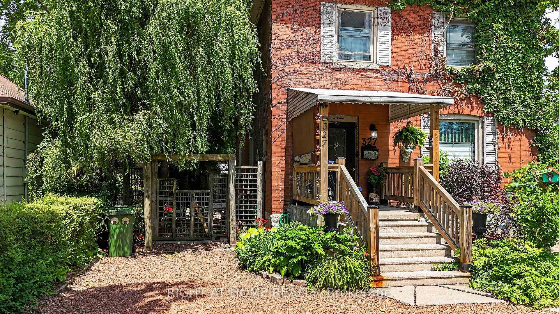 Photo 3 of 327 Wellington Street, St. Thomas — HOMEH