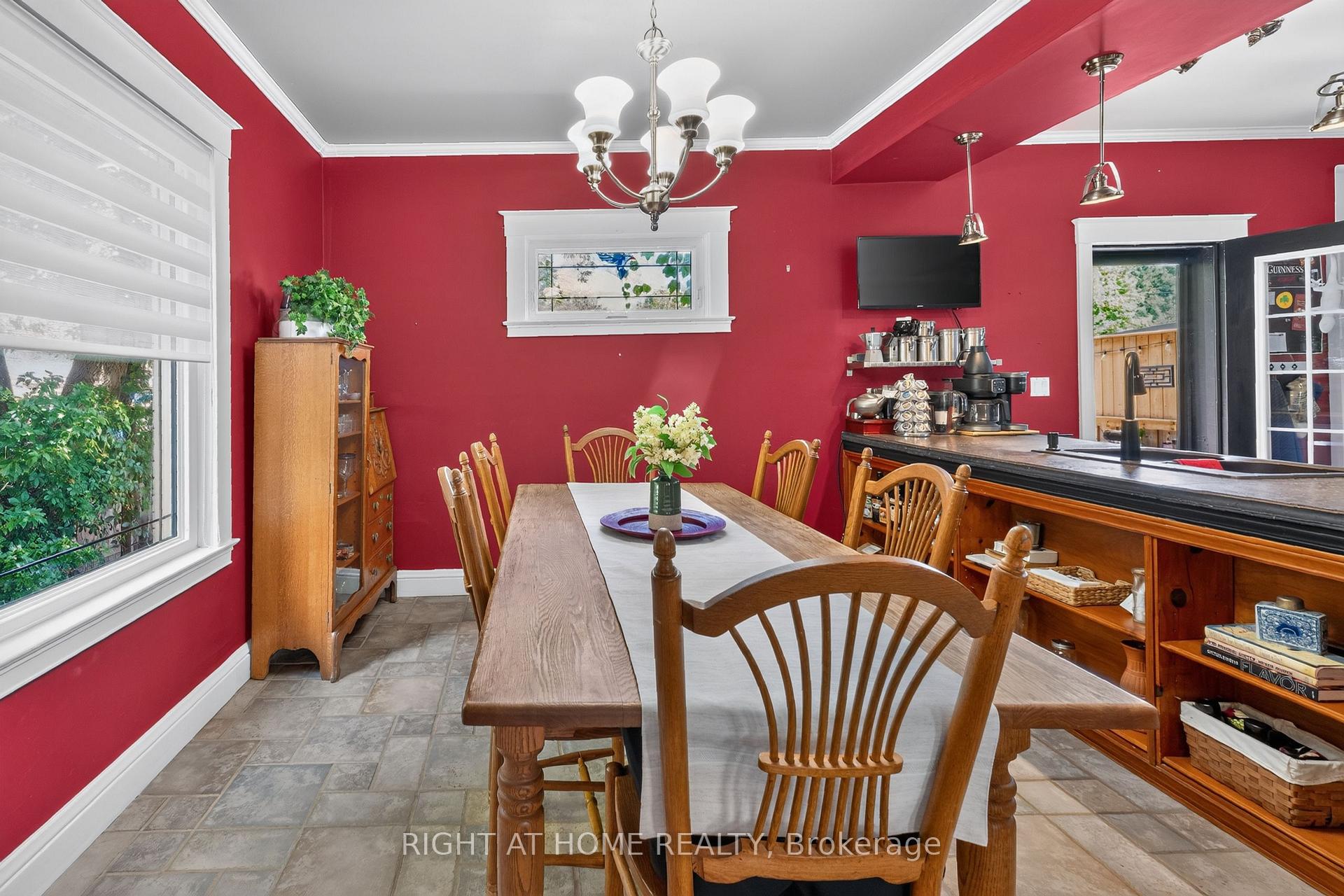 Photo 11 of 327 Wellington Street, St. Thomas — HOMEH