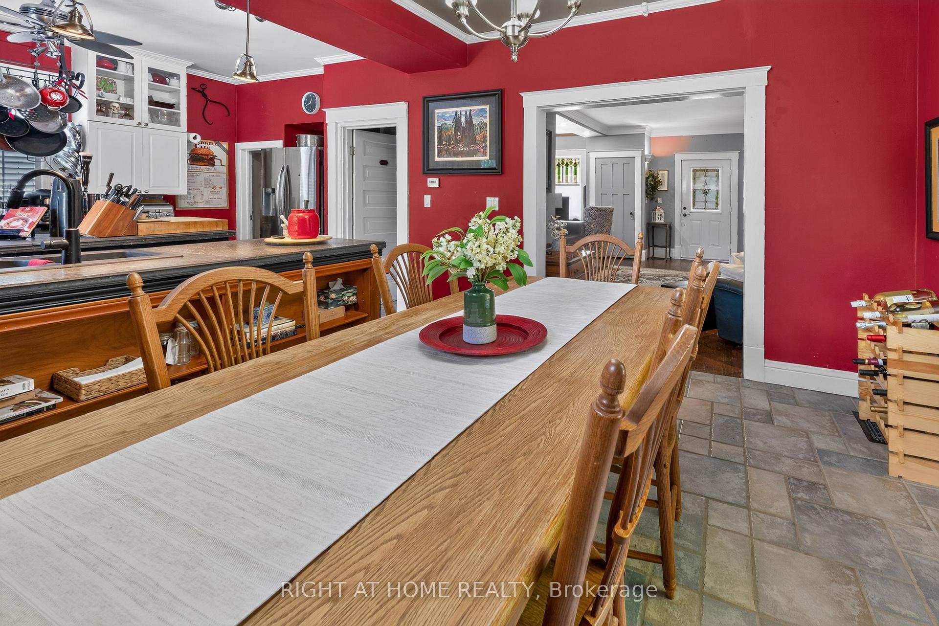 Photo 13 of 327 Wellington Street, St. Thomas — HOMEH
