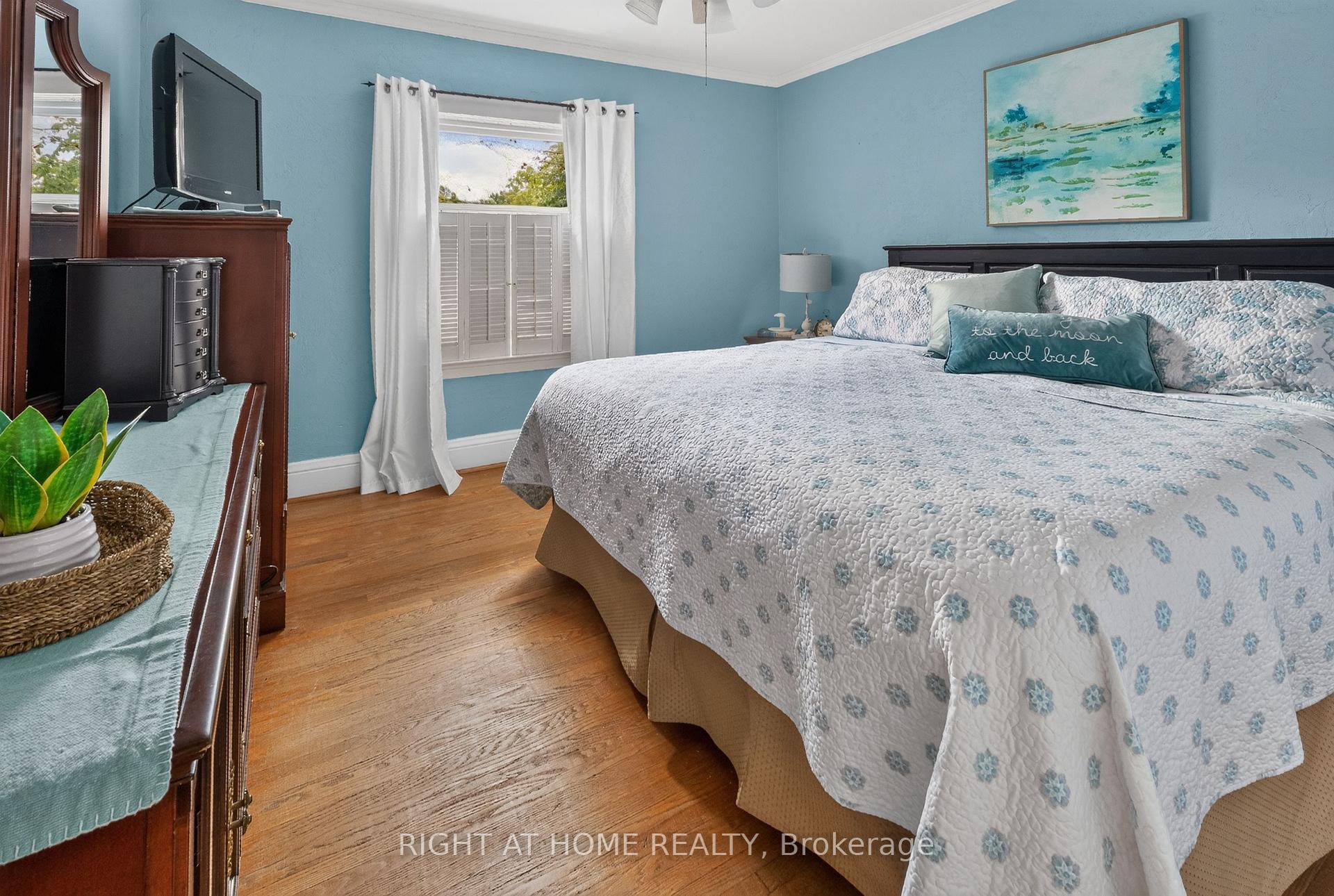Photo 24 of 327 Wellington Street, St. Thomas — HOMEH
