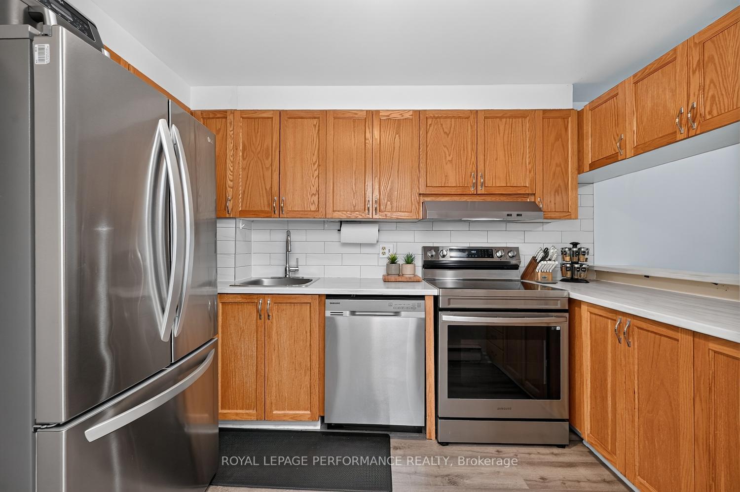 Photo 12 of Unit A, 6812 Jeanne D'arc Boulevard, Ottawa, Convent Glen North — HOMEH