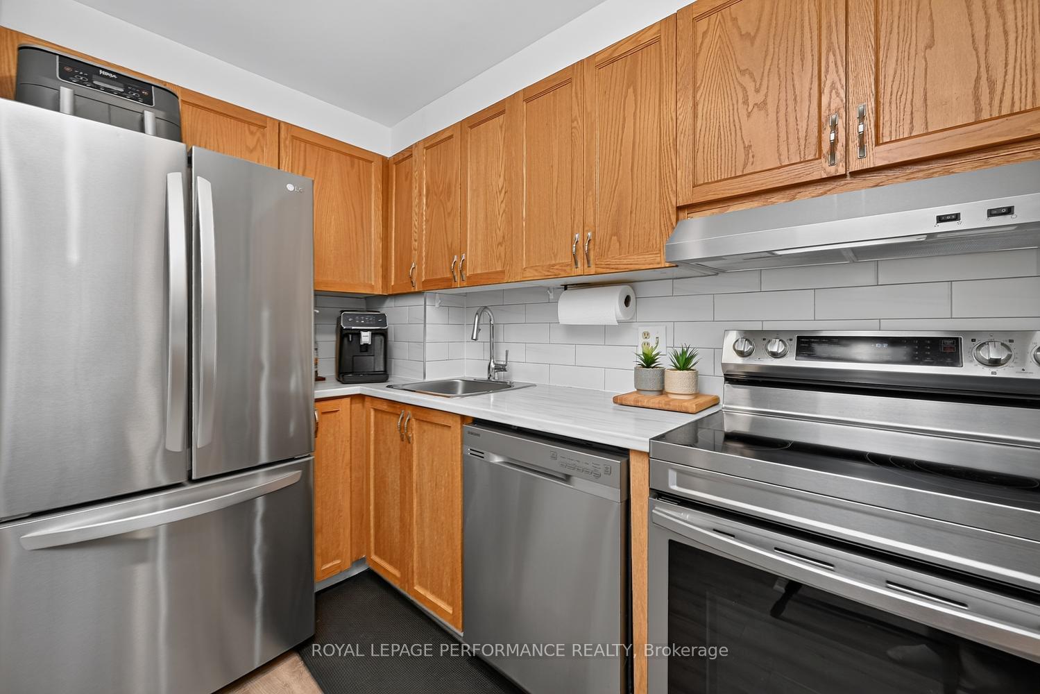 Photo 13 of Unit A, 6812 Jeanne D'arc Boulevard, Ottawa, Convent Glen North — HOMEH