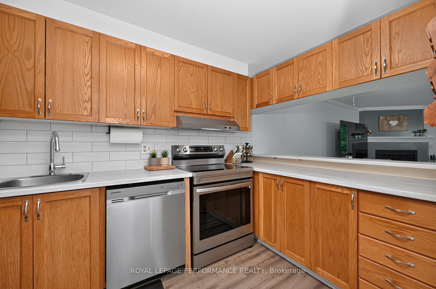 Photo 14 of Unit A, 6812 Jeanne D'arc Boulevard, Ottawa, Convent Glen North — HOMEH