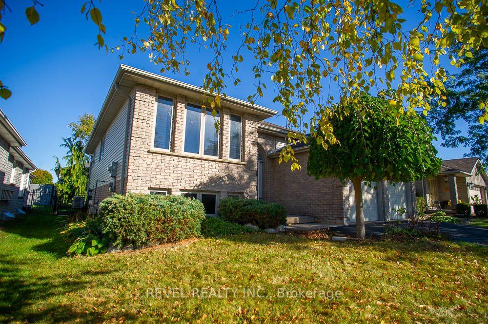 Photo 3 of 16 Bradbury Crescent, Brant, Paris — HOMEH