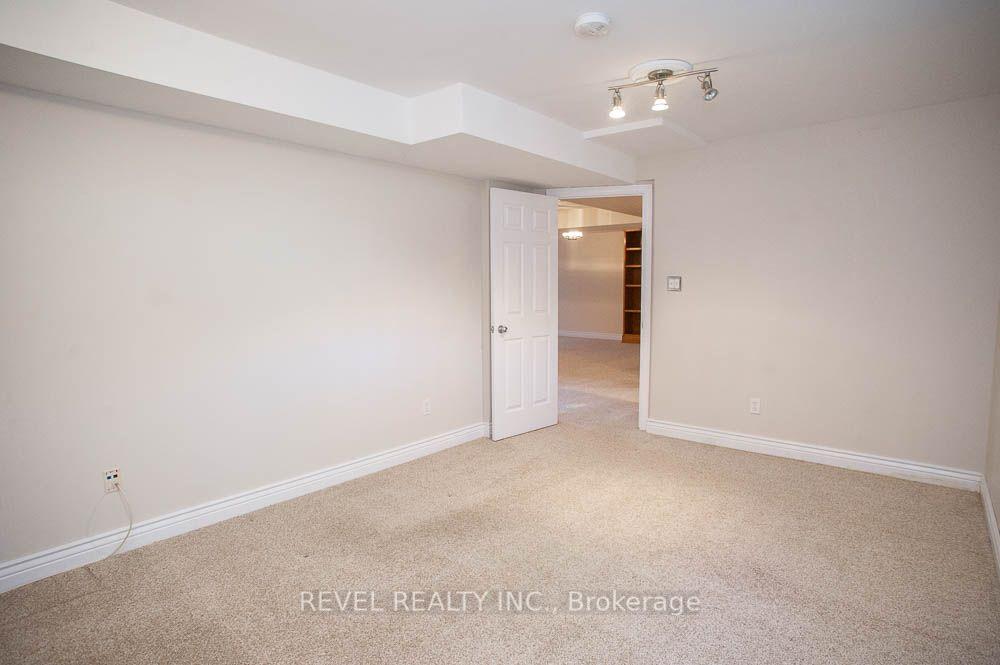 Photo 23 of 16 Bradbury Crescent, Brant, Paris — HOMEH