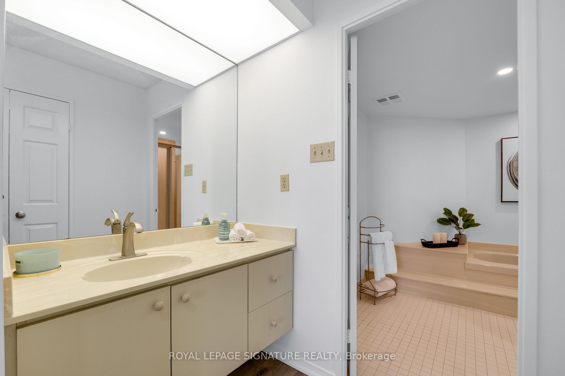 Photo 11 of Unit 1903, 131 Beecroft Road, North York, Lansing-Westgate — HOMEH