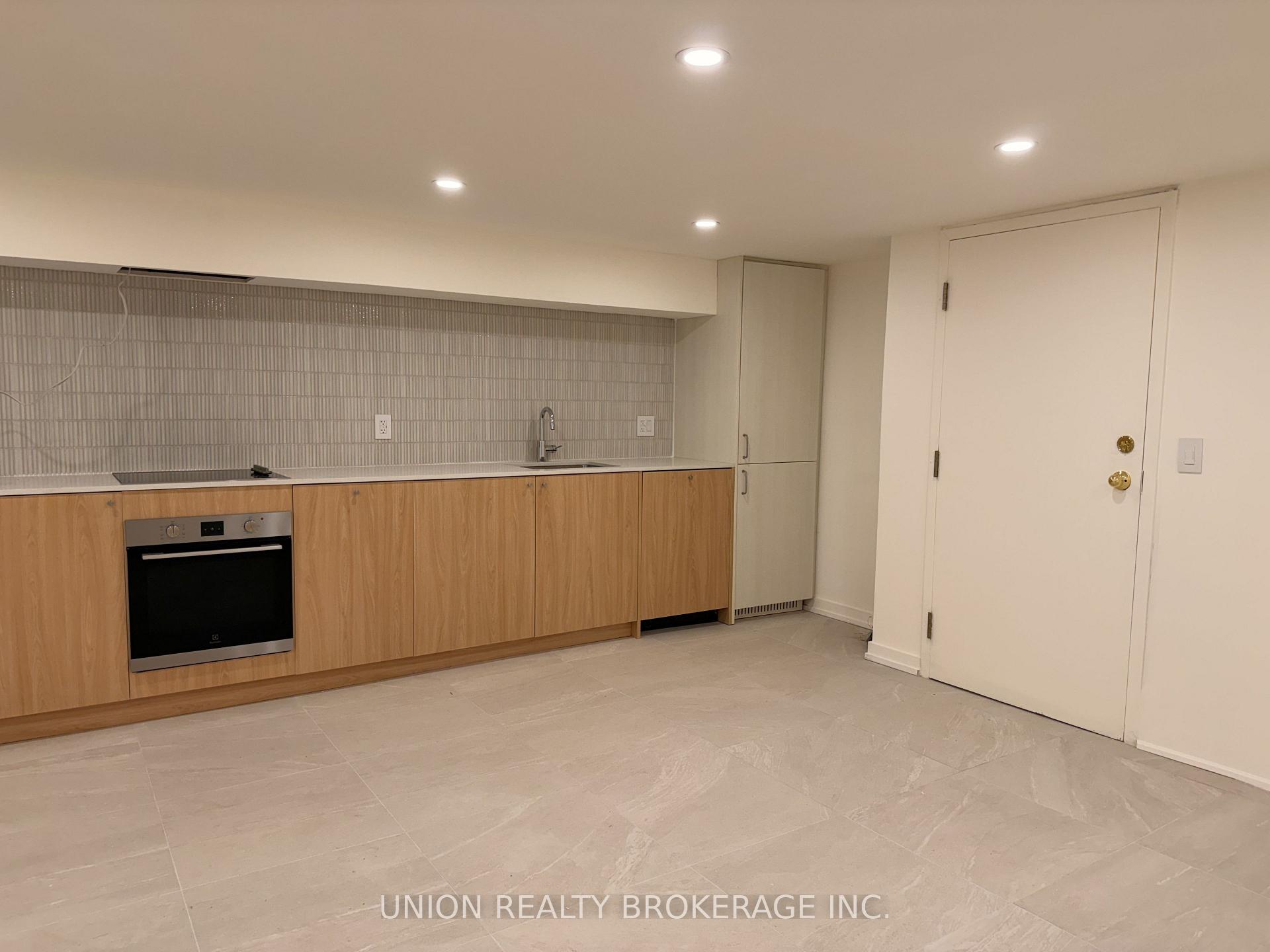Photo 3 of Unit Lower, 53 Wineva Avenue, Toronto, The Beaches — HOMEH