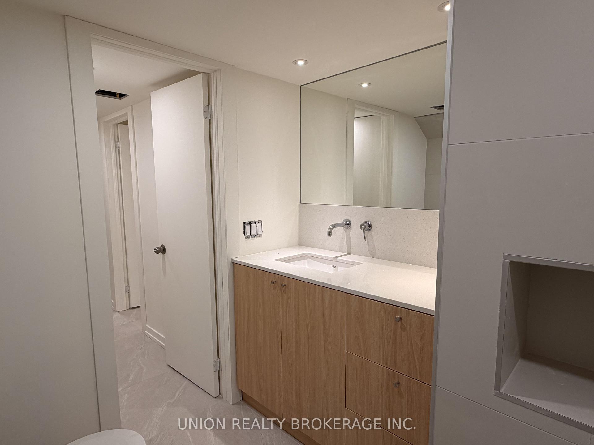 Photo 7 of Unit Lower, 53 Wineva Avenue, Toronto, The Beaches — HOMEH