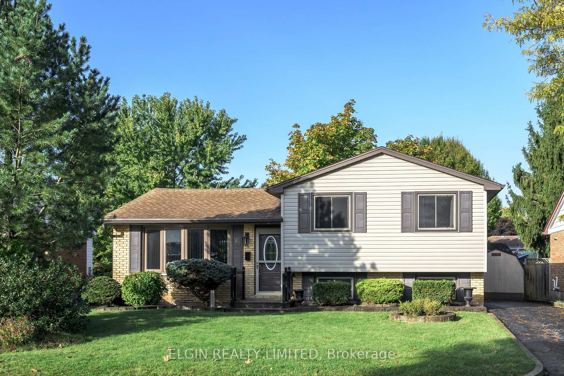 Photo 2 of 6 Aldborough Avenue, St. Thomas — HOMEH