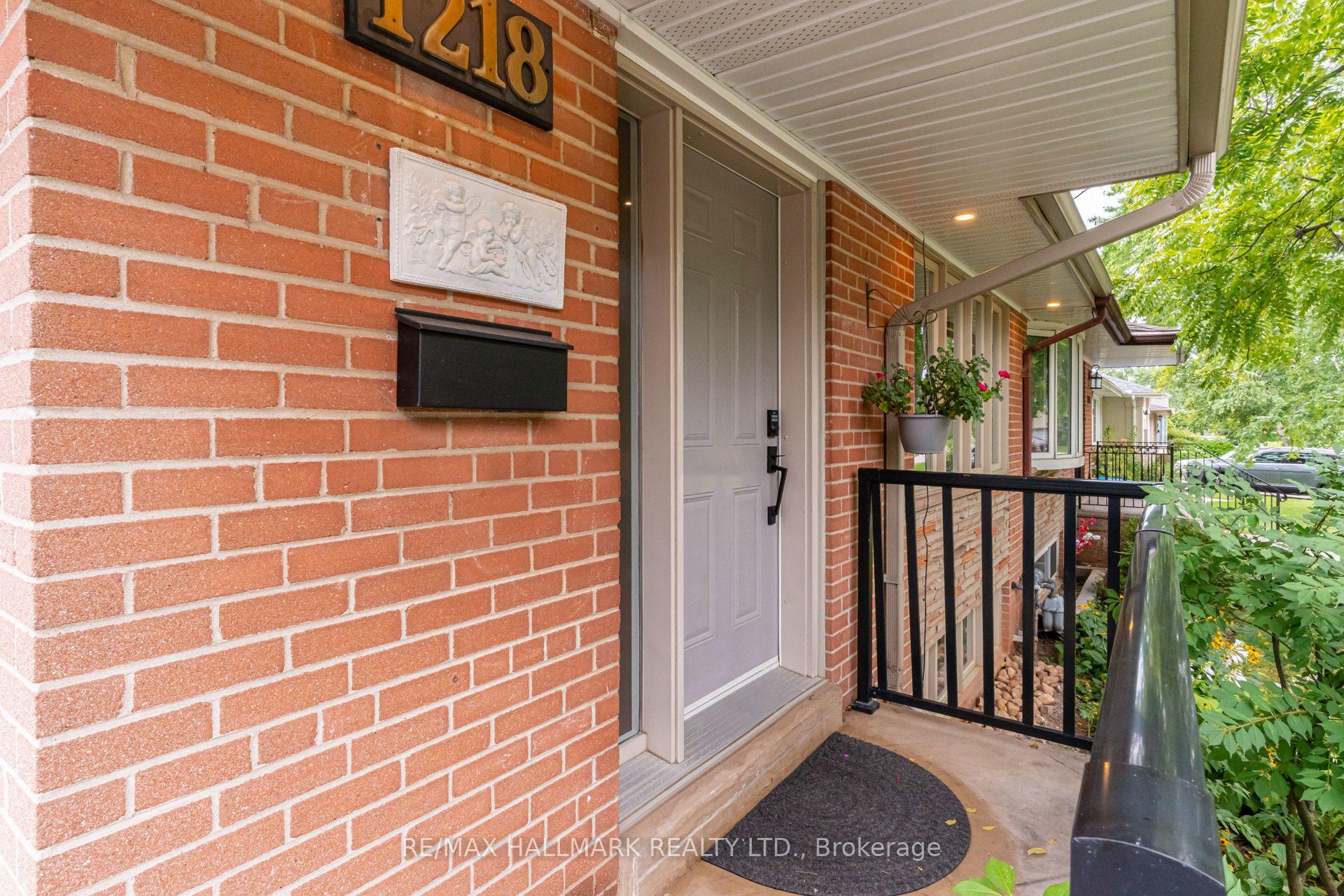 Photo 4 of 1218 Grange Road, Oakville, Falgarwood — HOMEH