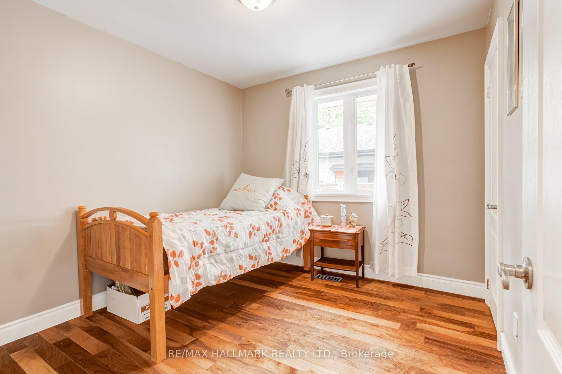 Photo 19 of 1218 Grange Road, Oakville, Falgarwood — HOMEH