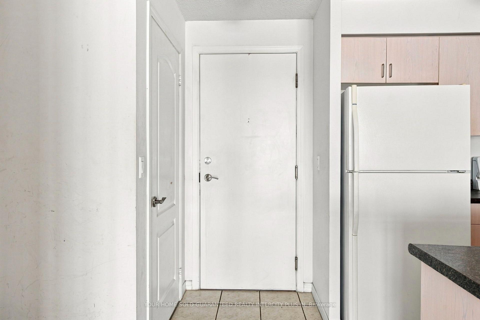 Photo 5 of Unit 802, 3650 Kingston Road, Scarborough, Scarborough Village — HOMEH
