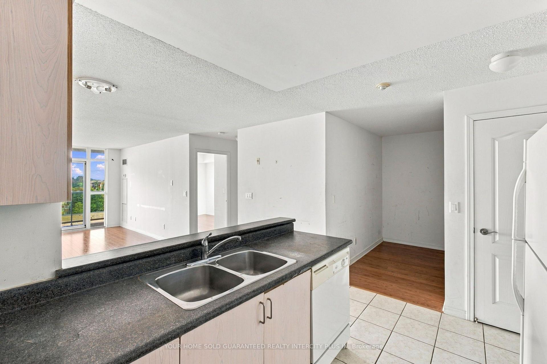 Photo 12 of Unit 802, 3650 Kingston Road, Scarborough, Scarborough Village — HOMEH