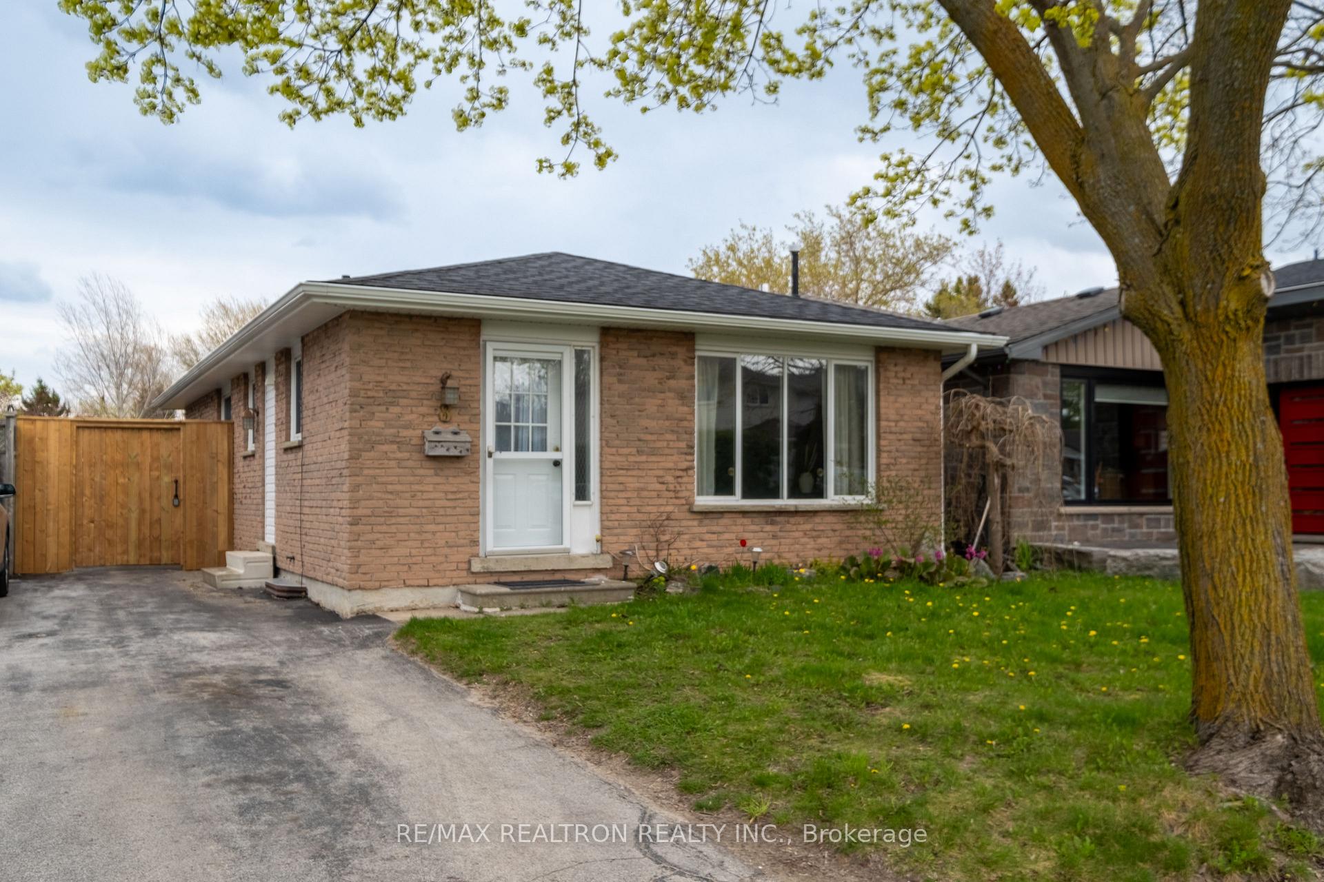 Photo 3 of 8 Courtice Crescent, Collingwood — HOMEH