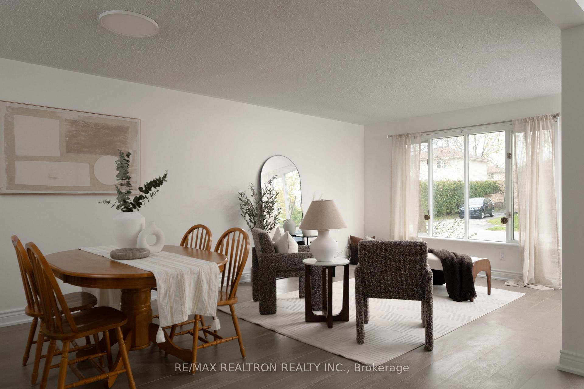 Photo 5 of 8 Courtice Crescent, Collingwood — HOMEH