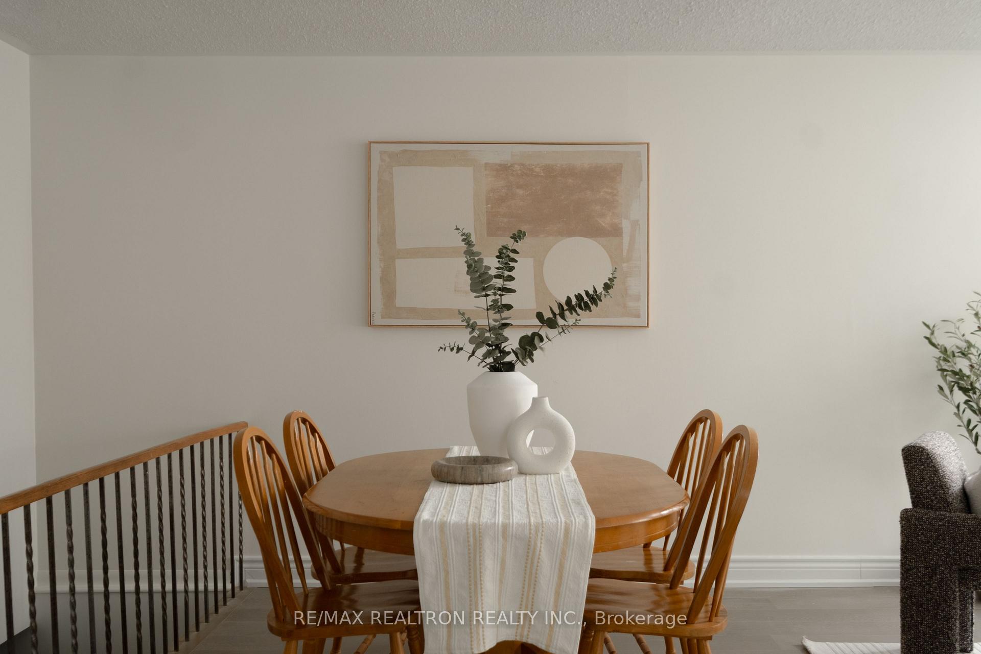 Photo 10 of 8 Courtice Crescent, Collingwood — HOMEH