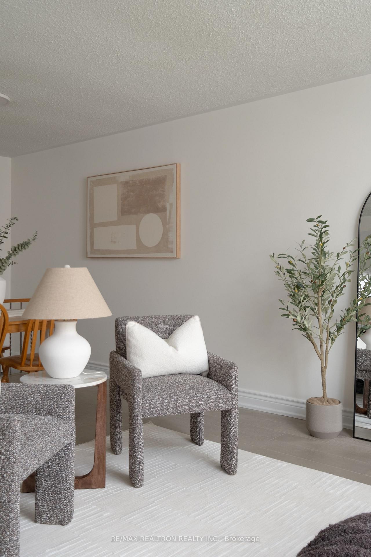 Photo 11 of 8 Courtice Crescent, Collingwood — HOMEH