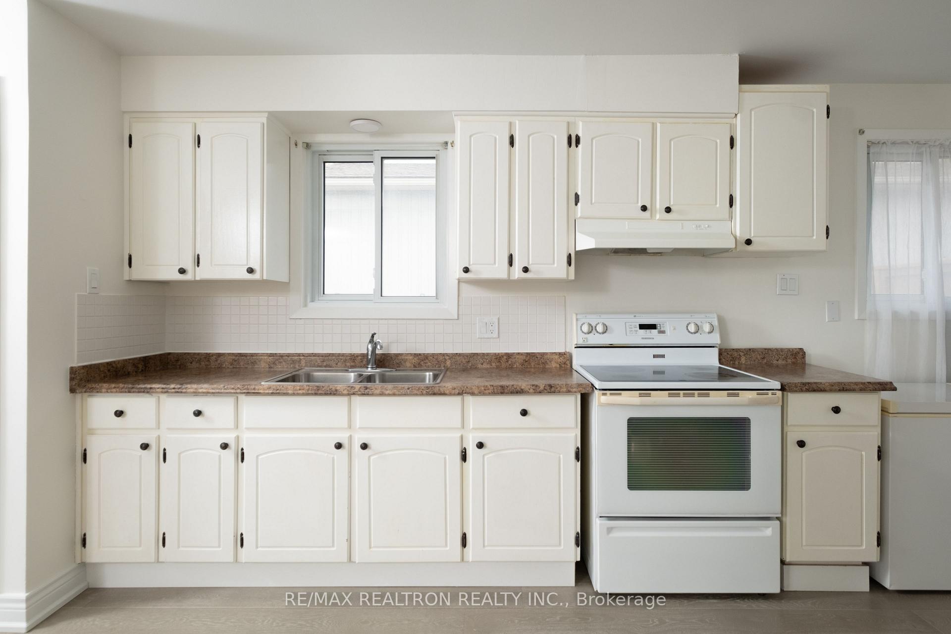 Photo 13 of 8 Courtice Crescent, Collingwood — HOMEH