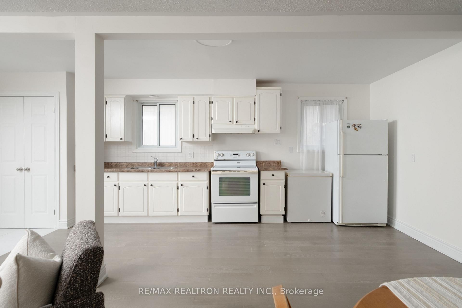 Photo 12 of 8 Courtice Crescent, Collingwood — HOMEH