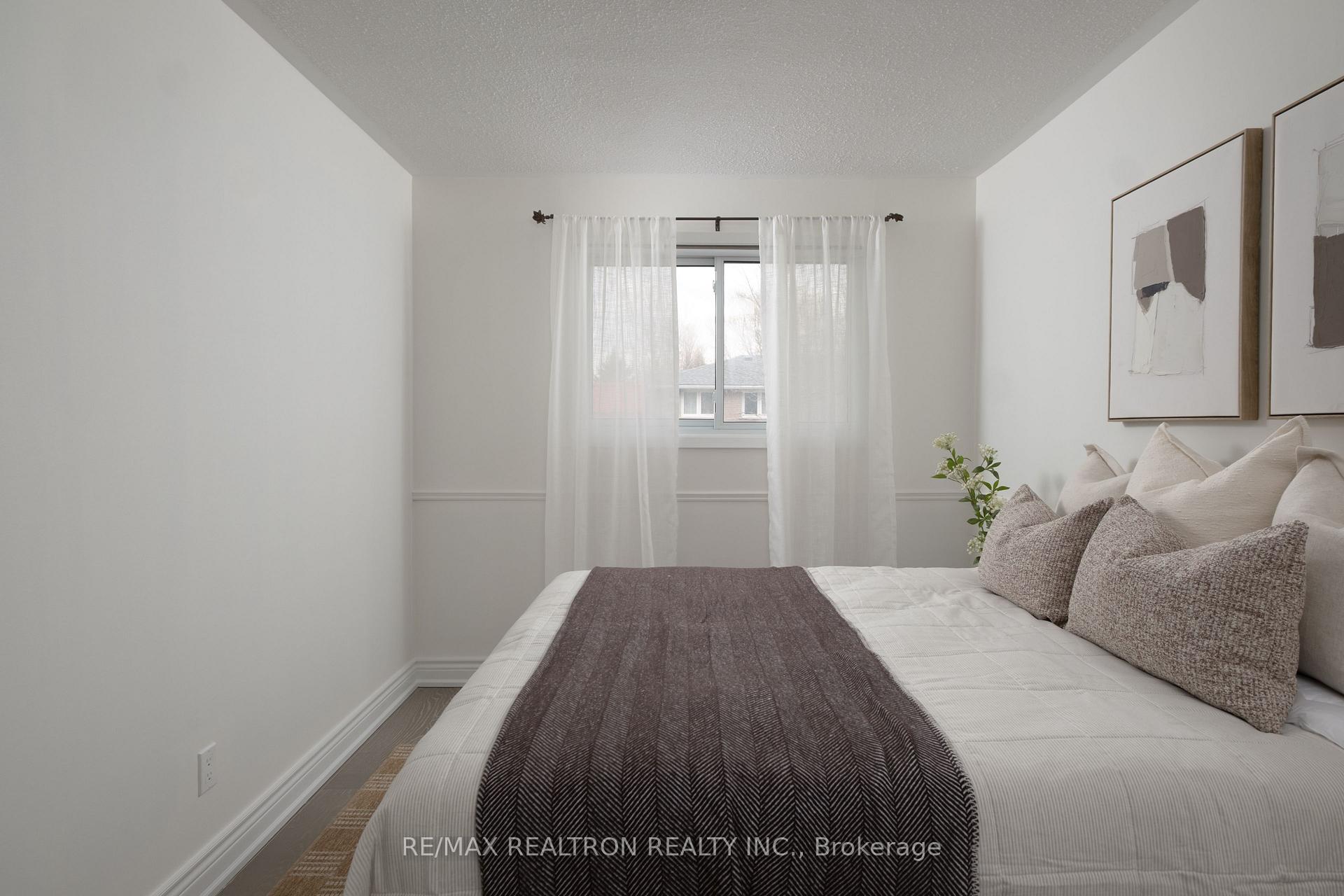 Photo 15 of 8 Courtice Crescent, Collingwood — HOMEH