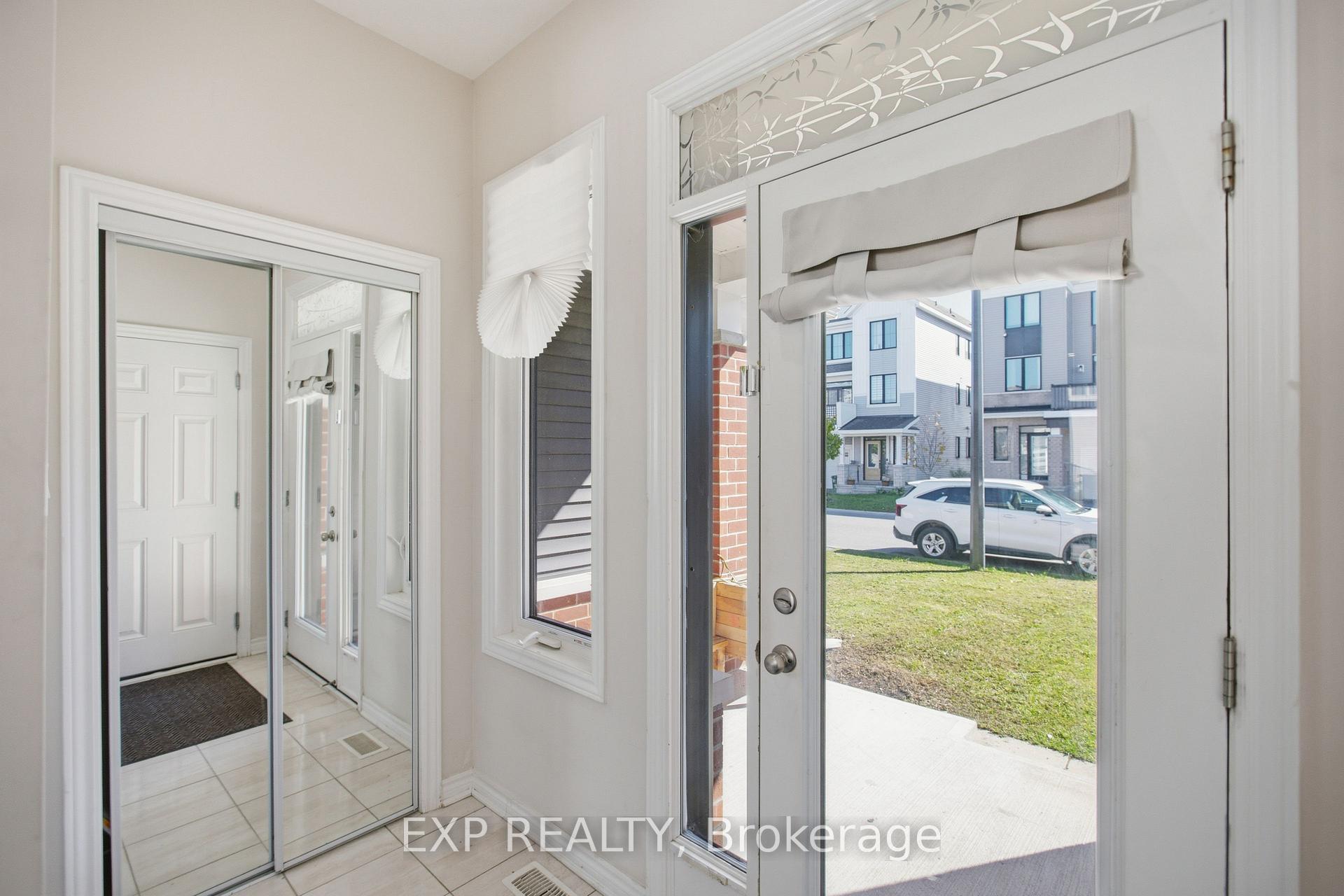 Photo 3 of 67 Caspian Row, Ottawa, Kanata - Emerald Meadows/Trailwest — HOMEH