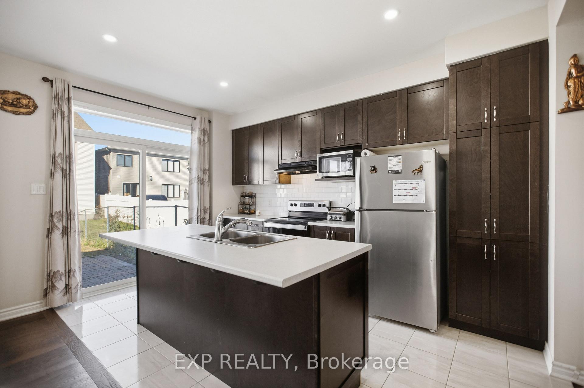 Photo 9 of 67 Caspian Row, Ottawa, Kanata - Emerald Meadows/Trailwest — HOMEH