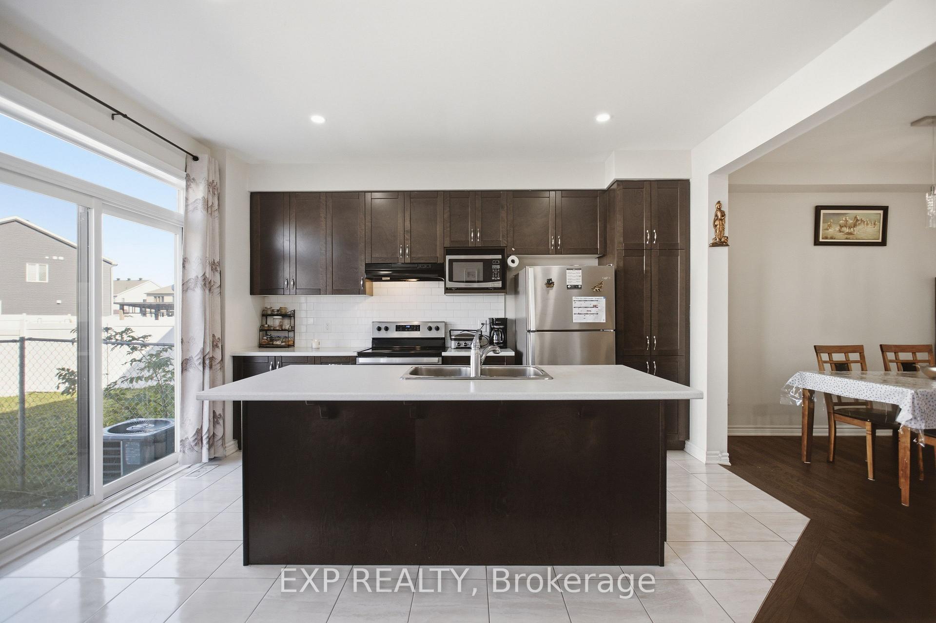 Photo 10 of 67 Caspian Row, Ottawa, Kanata - Emerald Meadows/Trailwest — HOMEH
