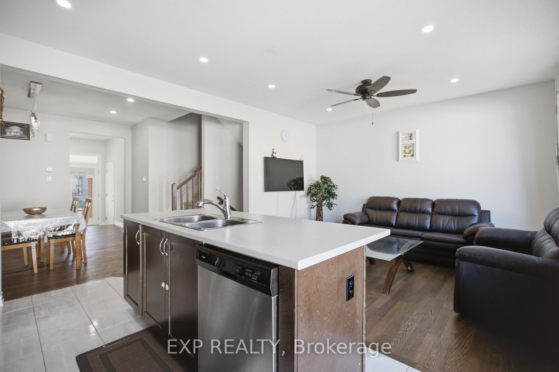 Photo 12 of 67 Caspian Row, Ottawa, Kanata - Emerald Meadows/Trailwest — HOMEH