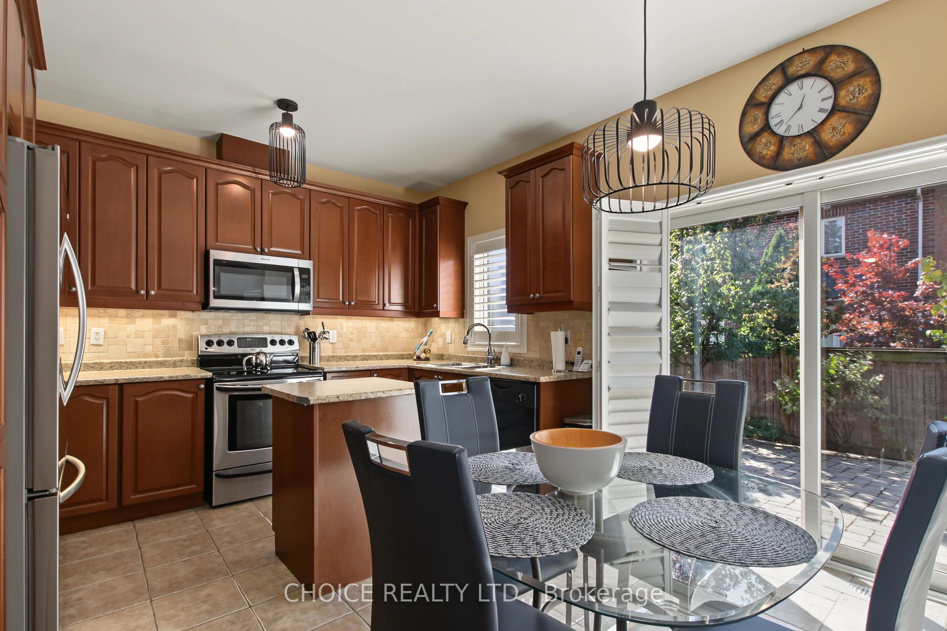 Photo 12 of 3352 Ferris Street, Burlington, Alton — HOMEH