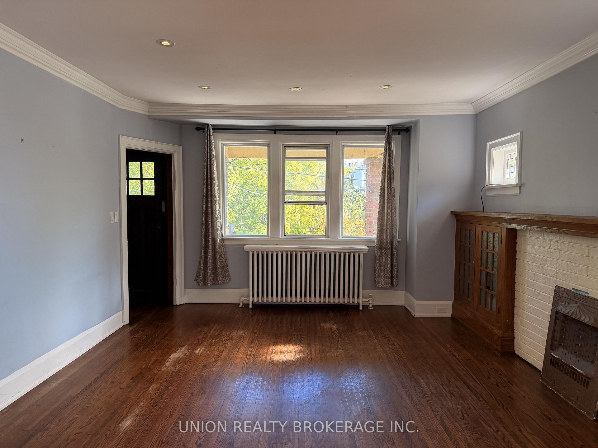 Photo 3 of Unit Upper, 54 Wineva Avenue, Toronto, The Beaches — HOMEH