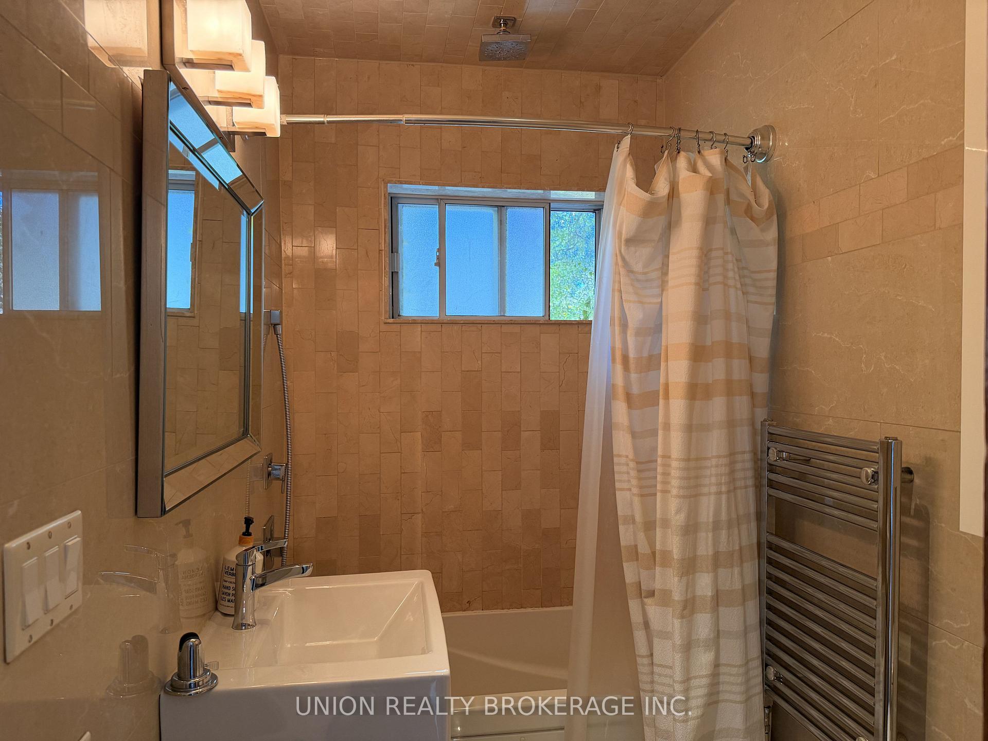 Photo 13 of Unit Upper, 54 Wineva Avenue, Toronto, The Beaches — HOMEH