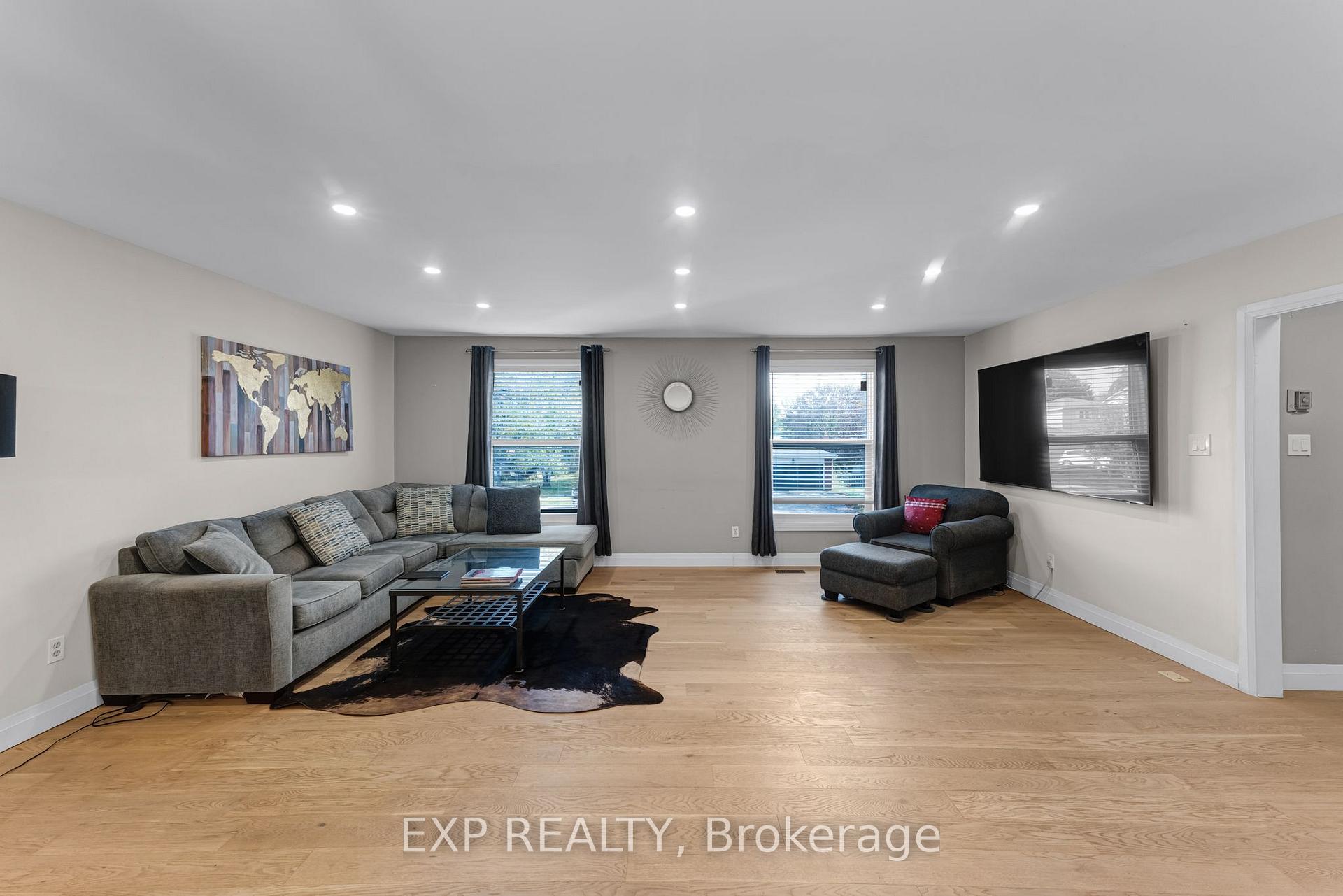 Photo 7 of 79 Beswick Drive, Newmarket, Central Newmarket — HOMEH